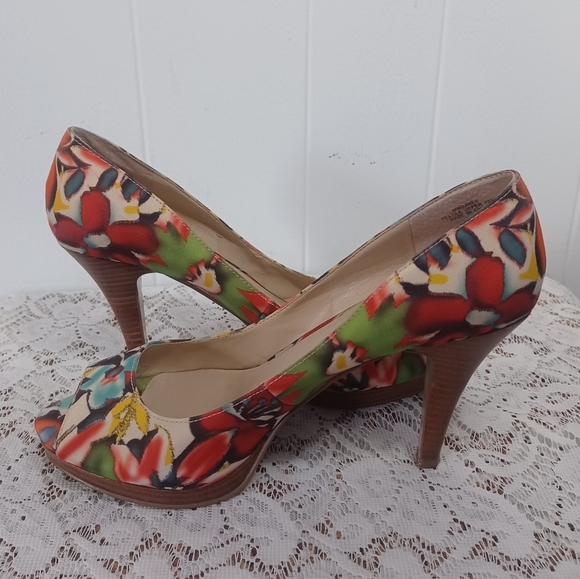 Nine West Peep Toe Pumps - Picture 5 of 11